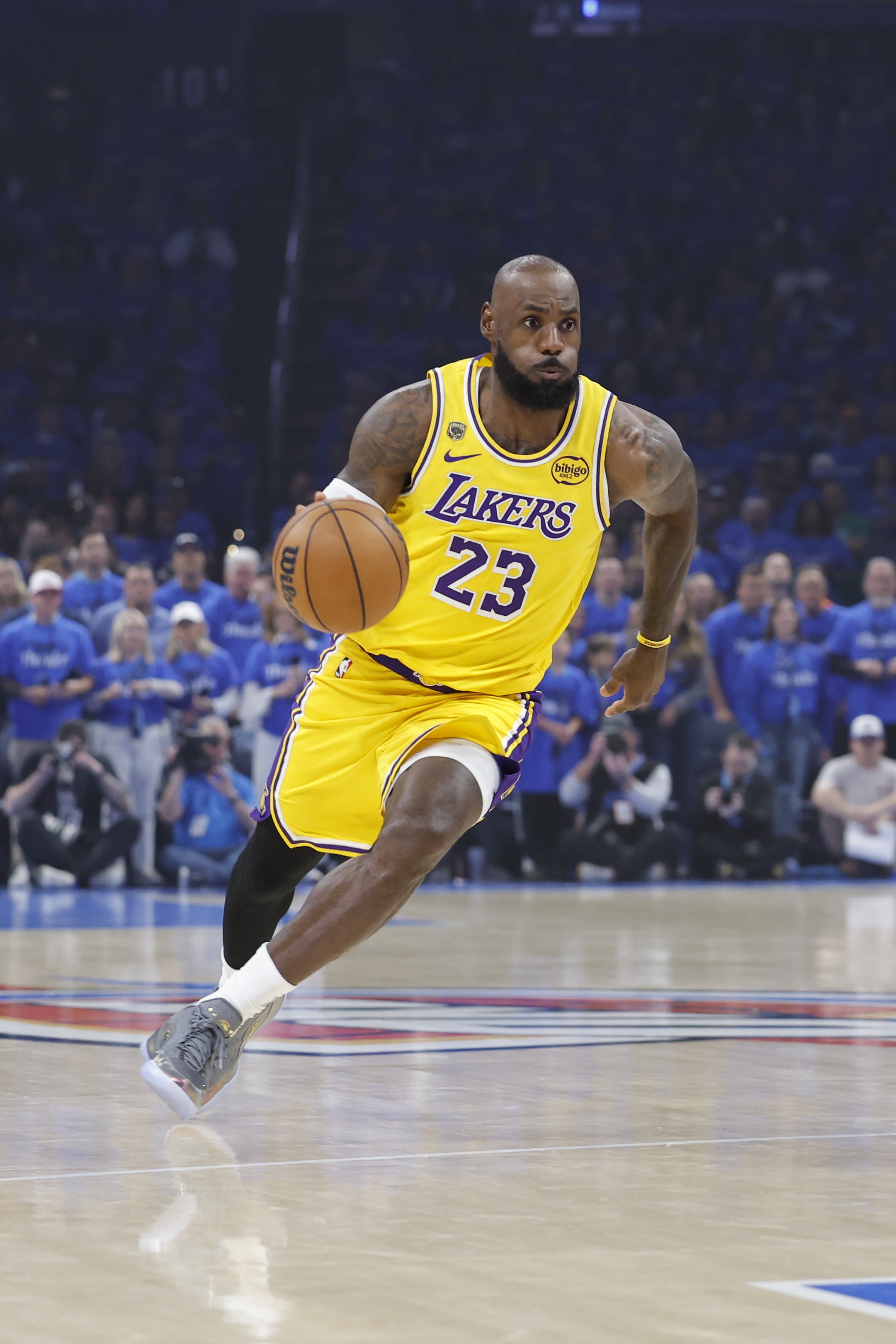 夸梅·布朗：湖人应让里夫斯替补避开霍姆格伦 不怪詹姆斯