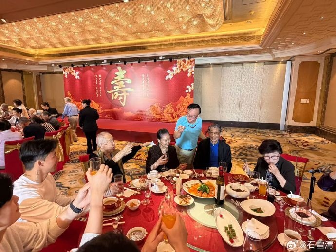 年维泗93寿宴:徐根宝携武磊等三弟子出席,石雪清忆引荐王健林内幕 年维泗93寿宴:徐根宝携武磊等三弟子出席,石雪清忆引荐王健林内幕