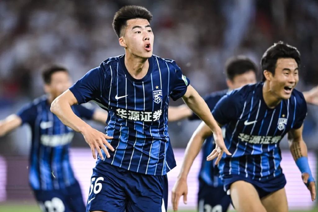21岁张振阳补时第9分钟头球绝平,三镇4-4国安连追三球 21岁张振阳补时第9分钟头球绝平,三镇4-4国安连追三球
